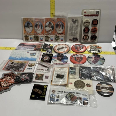 BASEBALL MLB SAN FRANCISCO GIANTS 25 Pin, Magnet Lot - Image 1 of 4