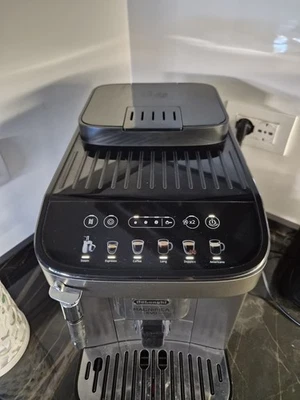 De'Longhi Magnifica Evo Macchina da Caffè Automatica - Nera (ECAM292.81.B) - Immagine 1 di 2