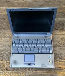 Portátil Sony Vaio PCG-651R 13" de colección con Intel Pentium III - Imagen 1 de 6