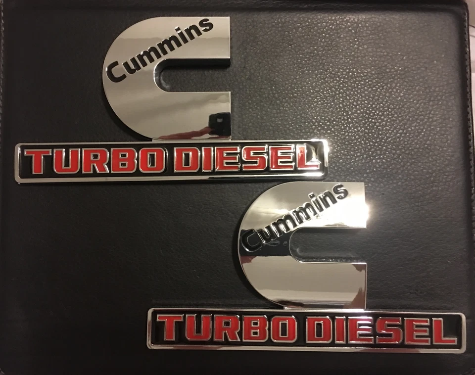 JUEGO EMBLEMAS GUARDABARROS O PUERTA TURBO DIÉSEL CUMMINS CROMO ROJO SE ADAPTA A DODGE RAM 1500 - Foto 1 de 1