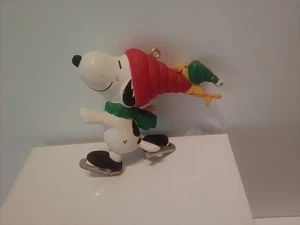 Vtg Hallmark Snoopy Woodstock Ornament 1992 Ice Skating 2.5"Hi - Picture 1 of 2