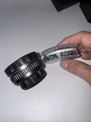 Vivitar Auto Tele-Converter 2X-1 Screw Mount Vintage Japan.with 49mm Polarizing - Image 1 of 4
