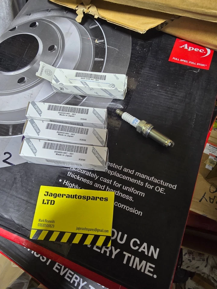 Alfa Romeo Stelvio Giulia 2.0 Q4 Set Of 4 Spark Plugs. Genuine 50051491 - Image 1 of 1
