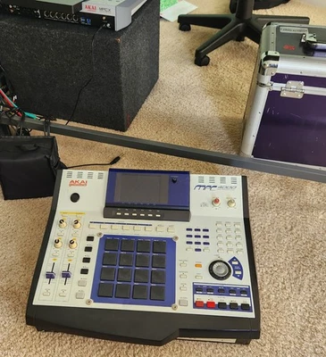 AKAI MPC 4000 CAJA DE RITMOS/SAMPLER/CD/HD Foto 1 de 4