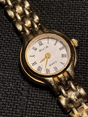 Reloj de cuarzo clásico enchapado en oro de 18 quilates Avia 100 de colección años 90 ¡Funcionando! Foto 1 de 4