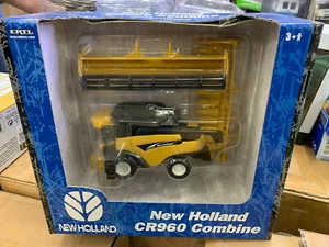 ERTL 1/64 New Holland CR960 Combine Harvester Diecast Model Toy Collection Toy - Picture 1 of 8