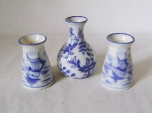 Tres jarrones de porcelana azul y blanco pintados a mano: C.19th Continental - Imagen 1 de 7