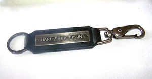 HARLEY DAVIDSON SCHLÜSSELANHÄNGER LEDER HARLEY SCHRIFT METALL LOGO GÜRTELSCHLAUFE - Bild 1 von 5
