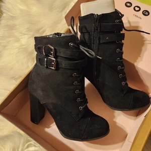 NIB Womens  Charlotte Russe Ankle Boots Amilia Sz 6 Black 4" Heel  - Picture 1 of 16