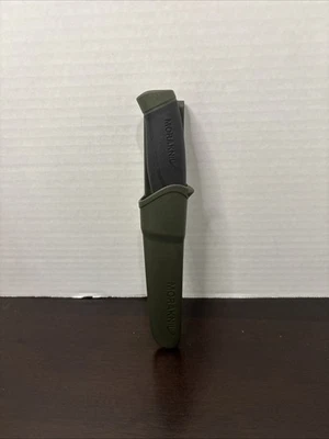 Cuchillo de hoja fija Morakniv Companion de acero al carbono con funda, 4,1 pulgadas 11863 Foto 1 de 4