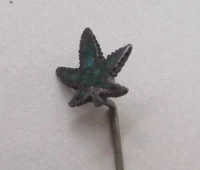 Pin pequeño esmaltado vintage hoja de marihuana o solapa Foto 1 de 3