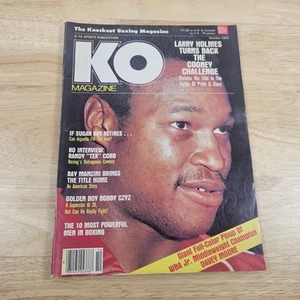 KO Magazine October 1982 Larry Holmes Cover w/  Davey Moore Poster - Picture 1 of 10
