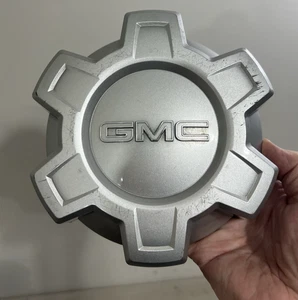 2019 - 2022 GENUINE GMC Sierra Yukon 1500 17" Wheel Center Cap  84173372 - Picture 1 of 11