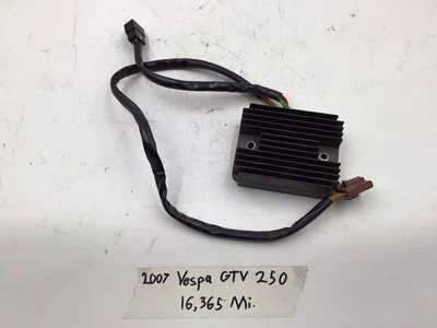 OEM PIAGGIO VESPA VOLTAGE REGULATOR 250-500CC GTS250 AND GTS300 BEFORE 11/21/10 - Image 1 of 4