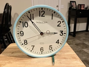 Reloj de Pared Redondo Pantalla Analógica Sterling & Noble 12" Aqua Funciona Usado en Excelente Condición - Imagen 1 de 2