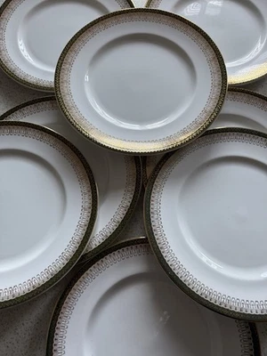 Set 8 Royal Grafton Green Majestic Dinner Plates. 26cm Diameter - Image 1 of 4