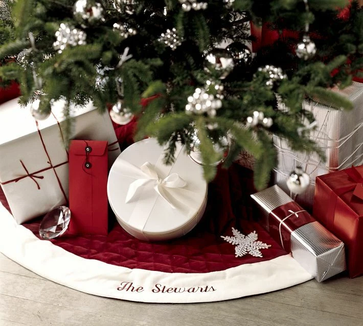POTTERY BARN TREE SKIRT  SANTA CHRISTMAS HOLIDAY NEW - Image 1 of 1