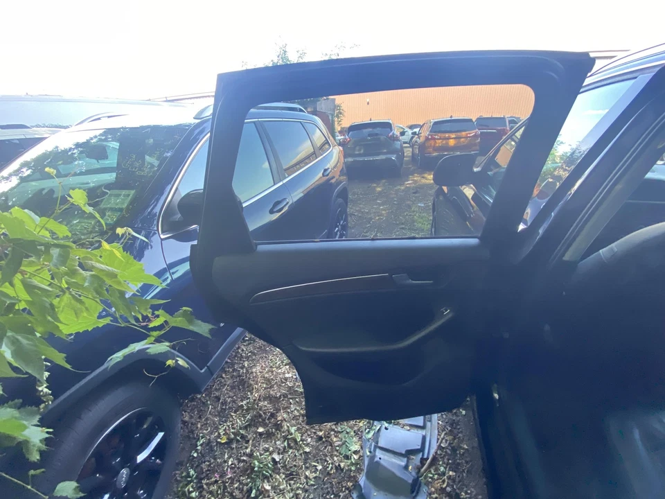 Used Rear Left Door Assembly Rear Side fits: 2014 Audi Q5 electric privacy tint - Image 1 of 4
