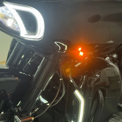 Luces marcadoras delanteras LED negras FLTRX personalizadas para Harley Road Glide 2015-2020 Foto 1 de 4