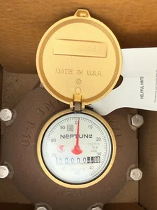 Neptune 1 1/2" T-10 Water Meter Low Profile Direct Reading Gallon Flanged - Picture 1 of 10