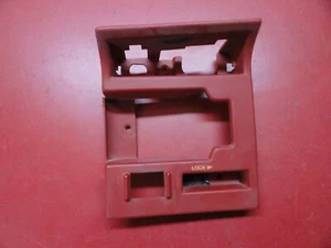 93-96 Corvette Right Door Lock Bezel Red GM#10085958 C40007-3 - Foto 1 di 2
