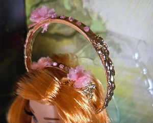 Disney Designer Enchanted Giselle Edizione Limitata Bambola SOLO TIARA CORONA FIORI - Foto 1 di 2