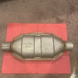 Maremont CATALYTIC CONVERTER UNIVERSAL CAMM87060493 2 1/2" IN & OUT ID NOS - Picture 1 of 7