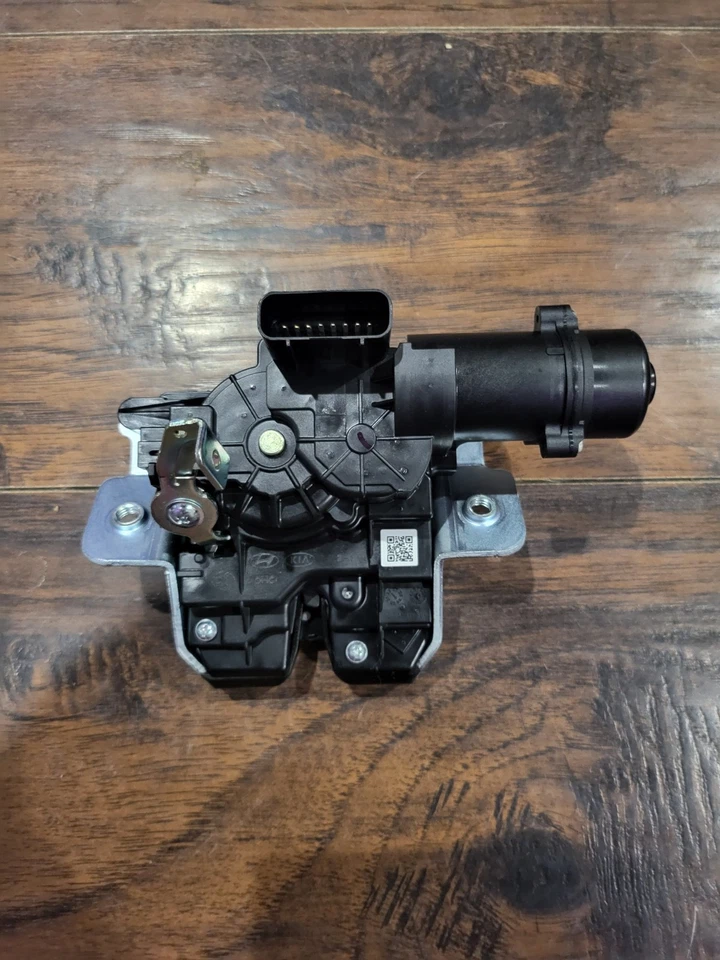 2021-2025 GENUINE OEM Kia Sorento Trunk Lock Actuator Motor Latch 81800P2100 - Image 1 of 3