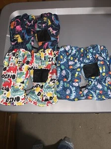 Three pairs winter gloves boys fits ages 8 to 11 - Picture 1 of 4