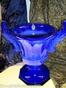Fenton PERIWINKLE BLUE URN 8" 4252P2 NIB 2004 *FREE USA SHIPPING - Picture 1 of 1
