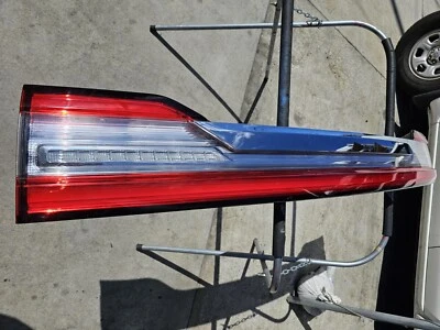 2018-2021 LINCOLN NAVIGATOR LIFT GATE CENTER LED TAIL LIGHT OEM "NO SHIPPING" - Image 1 of 4