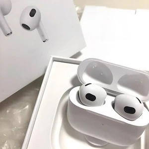 Brand New Sealed Apple 3rd Generation with MagSafe Charging Case MME73AM/A - Picture 1 of 7