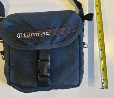 Estuche Bandolera Ajustable Tarmac Pequeño Azul Marino para Cámara Foto 1 de 4