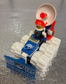 Lego. Vintage Space 1704 Ice Planet 2002 Ice Planet Satellite Plow