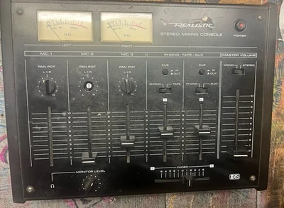 Realistic 32-1200B DJ Stereo Mixing Console 5-Ch 3-Mic 2-Stereo Aux/Phono - Image 1 of 4