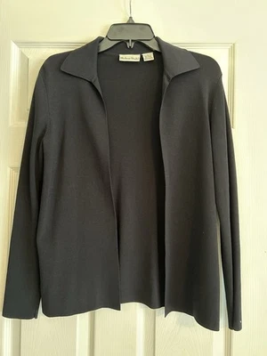 Suéter Madison Studio Feminino Pequeno (M) Preto Frente Aberta Manga Longa com Gola - Imagem 1 de 4