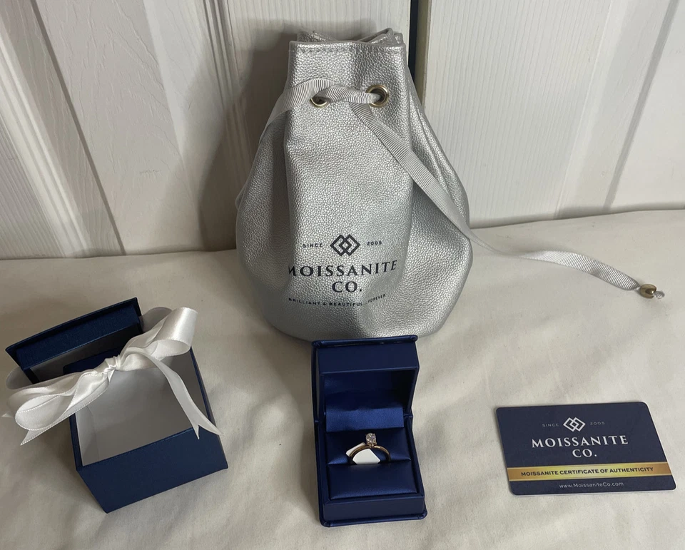 Кольцо-солитер овальный муассанит розовое золото 14 карат - скрытая простая лента гало никогда не носилось - Изображение 1 из 1