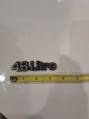 OEM '80-'81 Buick Century Regal guardabarros delantero emblema "4,3 litros" Foto 1 de 2