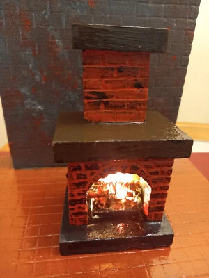 Mini Caminetto luminoso bambole, scala 1:12, in polistirolo, fatto a mano Pisa  - Immagine 1 di 4