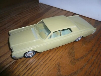 Lincoln Continental 1966 4 puertas techo rígido distribuidor coche promocional - Chartreuse Foto 1 de 4