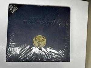 NEU Disney Parks Walt Disney World Schloss Medaillon Erinnerungen 200 Fotos 4x6 Album - Bild 1 von 3