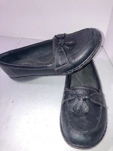 womans size 6.5 clarks navy loafers - Picture 1 of 5