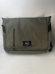 Oakley Travel Adventure Carry On Laptop Messenger Bag - Picture 1 of 10