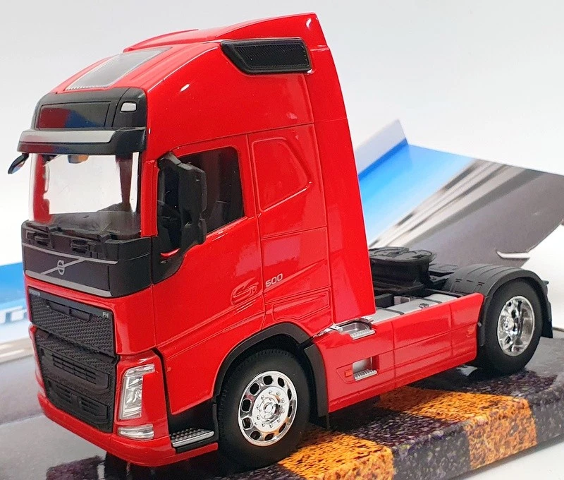 Welly 1/32 Scale Model Truck 32690S - Volvo FH - Red - Image 1 of 4