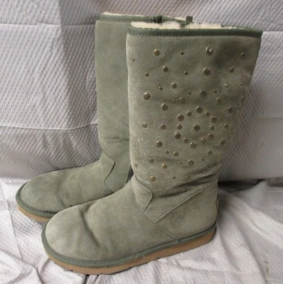 Botas UGG Rock Star de gamuza verde piel de oveja invierno con tachuelas cremallera para mujer talla 9 Foto 1 de 4