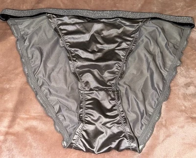 复古风格银色黄油柔软第二层皮肤缎面字符串比基尼内裤 XL 全新 — 第 1/4 张图片