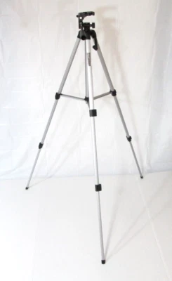 Weifeng WT330A Lightweight Extendable Camera Tripod With Carrying Bag Like New - Image 1 of 4
