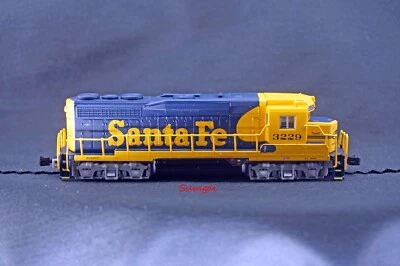 AZL EMD GP30 Santa Fe Locomotive Rd 3229 American Z Line 62103-2 Z Scale Z Gauge - Image 1 of 3