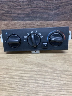 Jeep Grand Cherokee Heater A/C Climate Control 96-98  55115842  J3125842 - Image 1 of 4