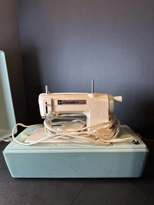 Vintage Montgomery Ward Signature Junior Sewing Machine w/ Case & Pedal - Picture 1 of 9